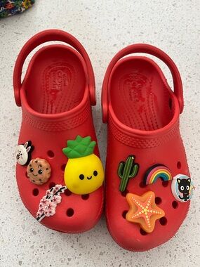 Kids Red Crocs Sandals with 8 Charms